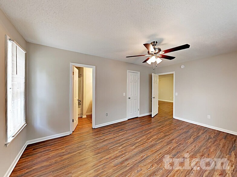 Building Photo - 204 Winslow Way