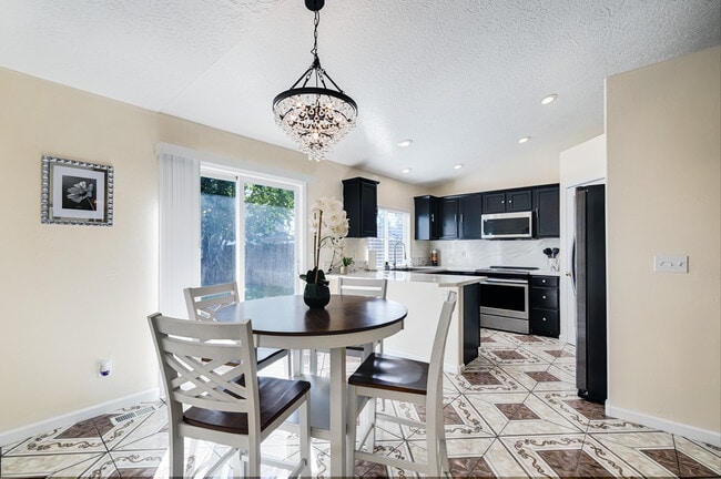 Building Photo - 14229 Shenandoah St