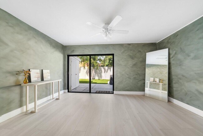 Building Photo - 232 Wellesley Dr