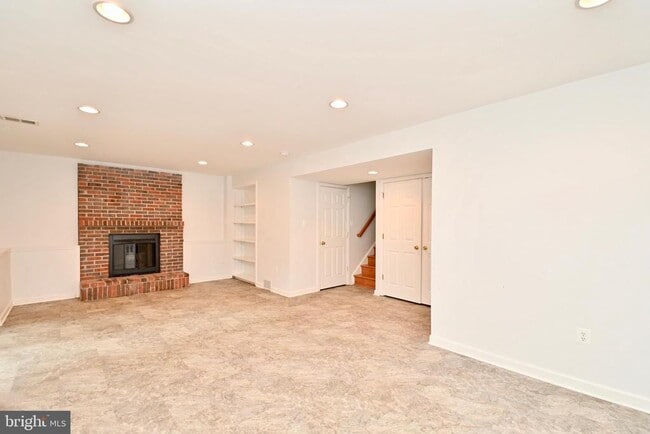 Building Photo - 10048 Wood Sorrels Ln