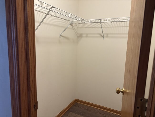 Building Photo - 955 Buckingham Dr