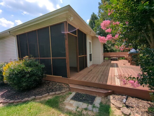 Building Photo - Nice Neighborhood in East Brainerd