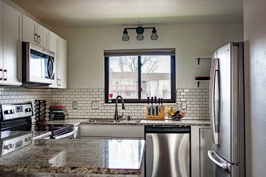 Building Photo - 2720 W 86th Ave