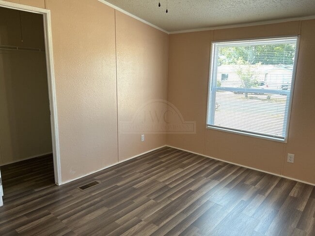 Building Photo - 5013 Tiffany Cir