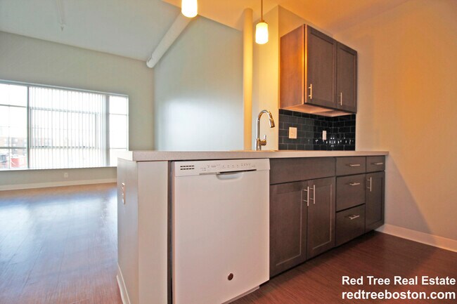 Building Photo - 9 Williams St