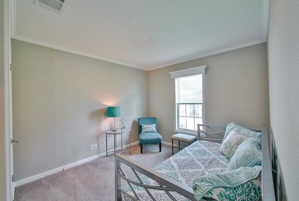 Building Photo - 475 Netherland Ave