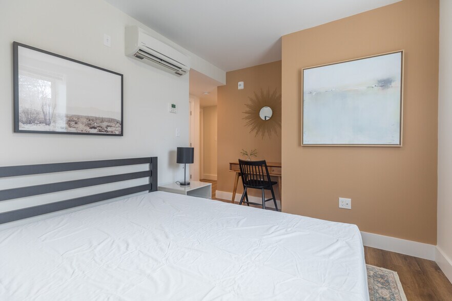 Building Photo - 843 Columbia Rd