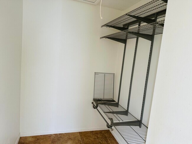 Building Photo - 1007 Green Pine Blvd