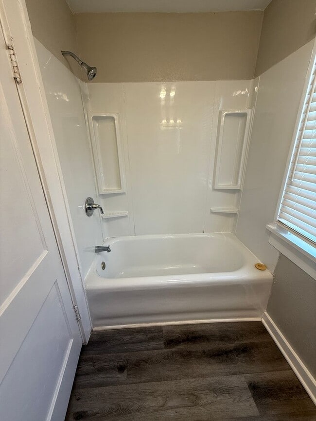 Building Photo - One bedroom available for an immediate mov...