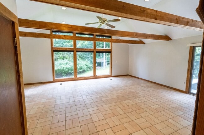 Building Photo - Beautiful Contemporary 3 Bedroom Home