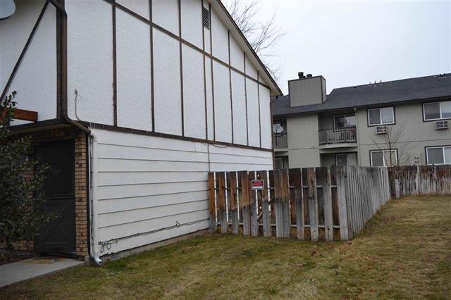 Building Photo - 2 Bedroom 1.5 Bathroom 4 plex (6 month lea...