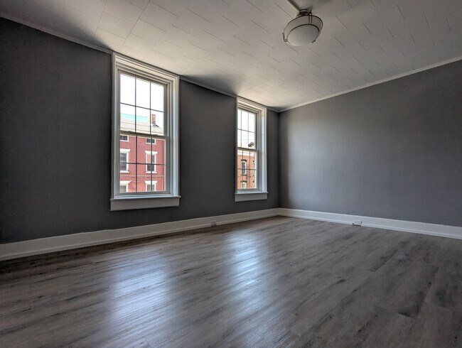 Building Photo - 9 Cataract St