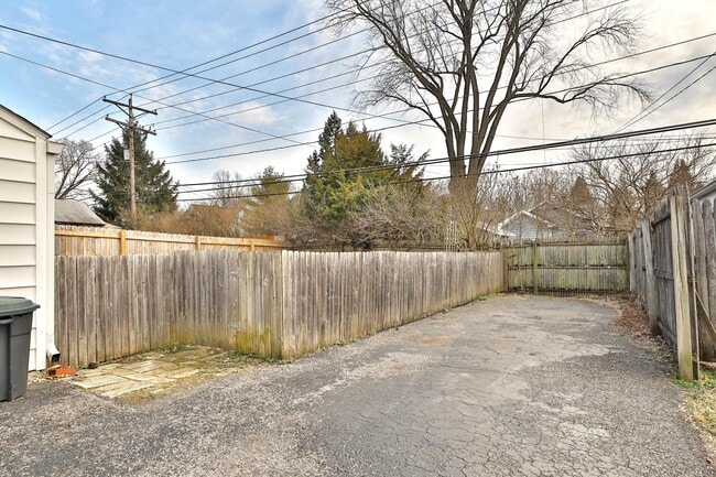 Building Photo - 93 E Lincoln Ave