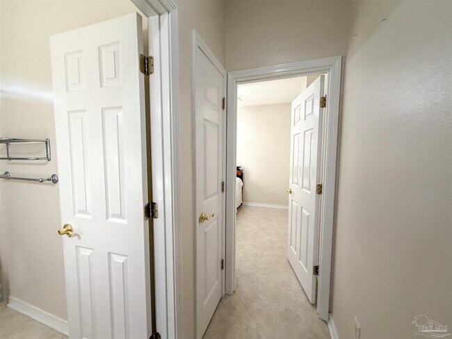 Building Photo - 1490 Chalet Pl