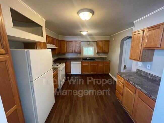 Building Photo - 132 Cunningham Ave