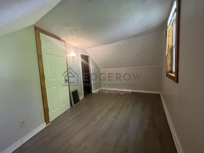 Building Photo - 1009 Quarry Ave NW