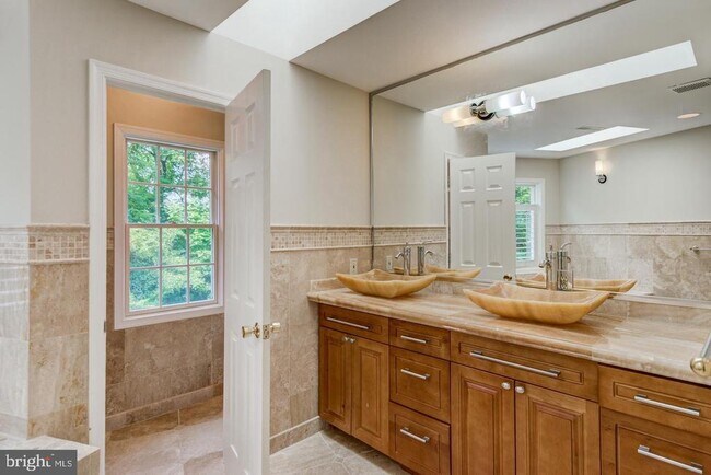 Building Photo - 18 Nantucket Ct