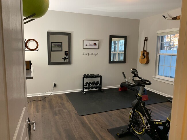 Building Photo - 612 Ellison Dr