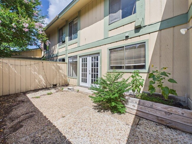 Building Photo - 9520 Quail Village Ln