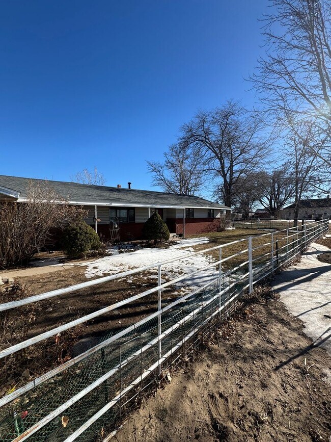 Building Photo - Country living at its best! Traditional farm house avail NOW