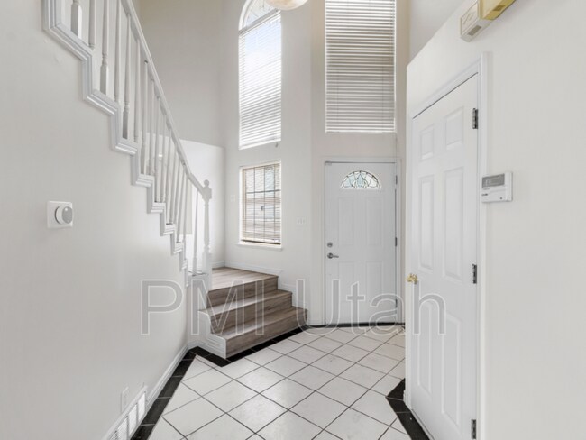 Building Photo - 3211 S 945 E