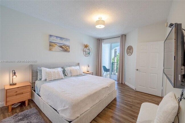 Building Photo - 3255 NE 184th St