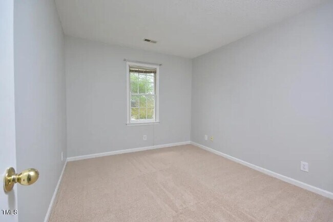 Building Photo - Spacious and Updated!  4 Bedrooms, LVP Flo...