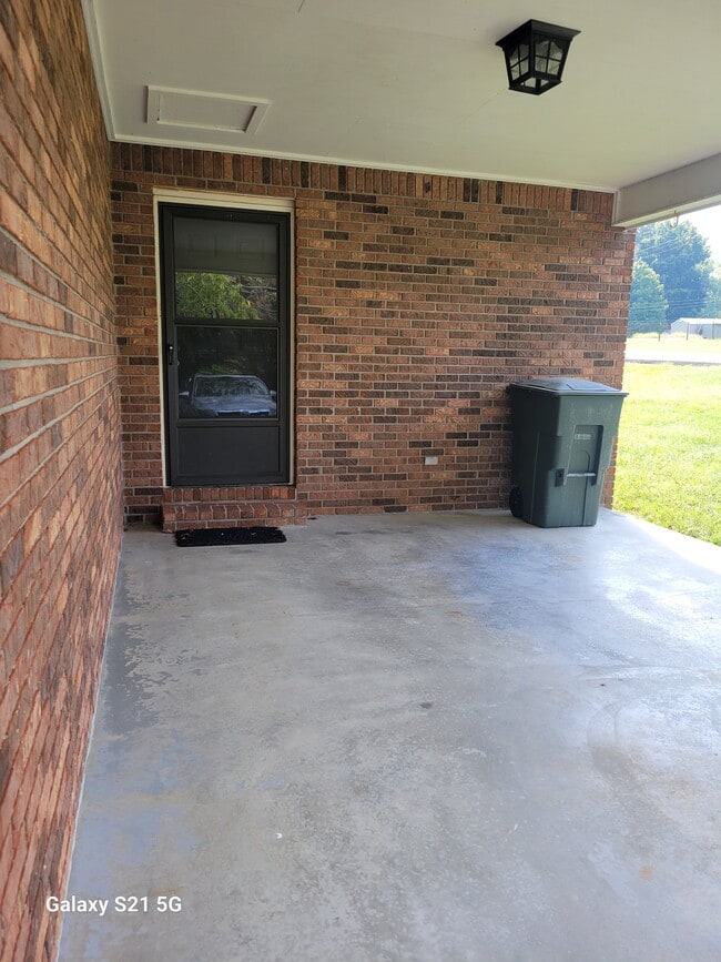 Building Photo - 96 County Garage Rd