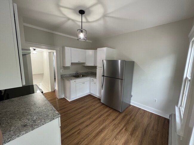 Building Photo - 41 Hillside Ave