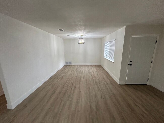 Building Photo - 1115 Westmoreland Dr