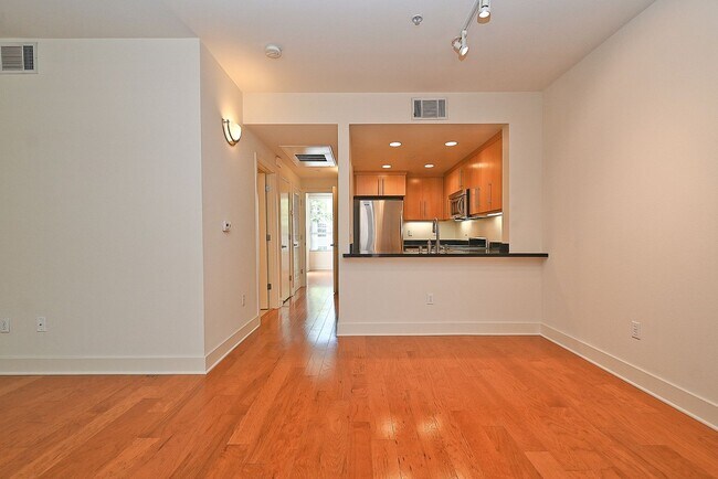 Building Photo - 1 E Julian St