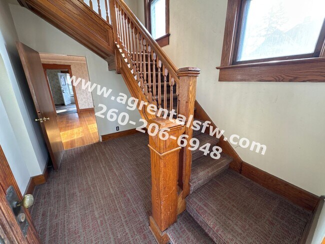 Building Photo - 1002 Columbia Ave