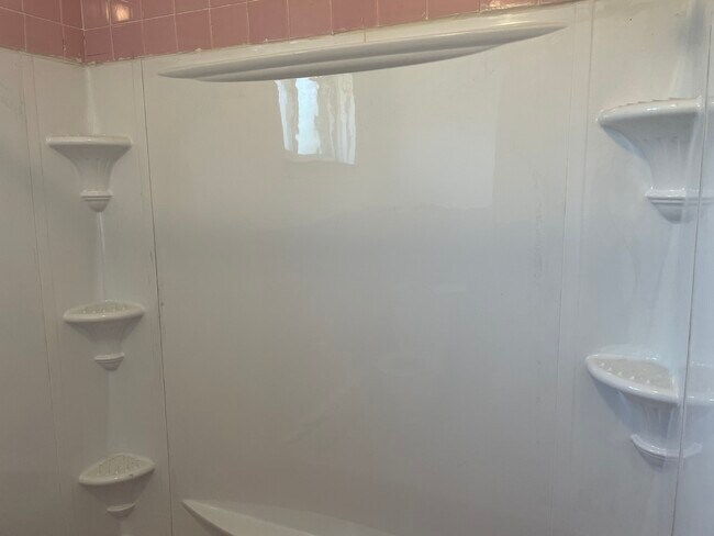 Building Photo - 1052 Burnside Ave