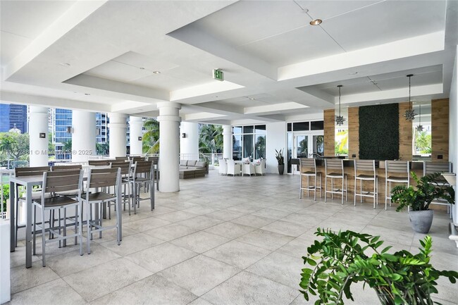 Building Photo - 801 Brickell Key Blvd