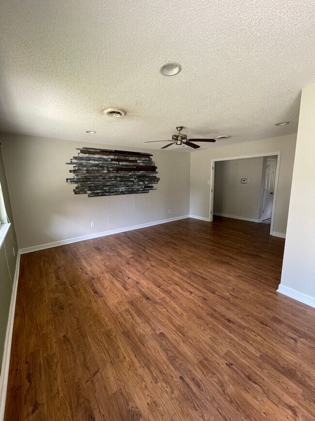 Building Photo - 104 Timber Ln