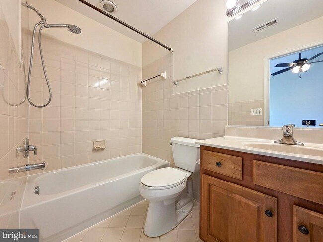 Building Photo - 3300 Broker Ln