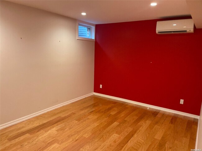 Building Photo - 9 English Ivy Ln