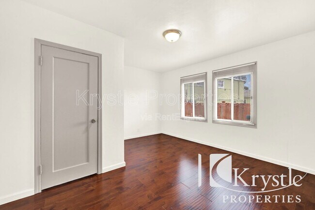 Building Photo - 241 Mayo Ave