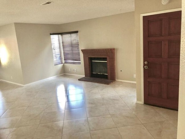 Building Photo - 2276 Manzana Way