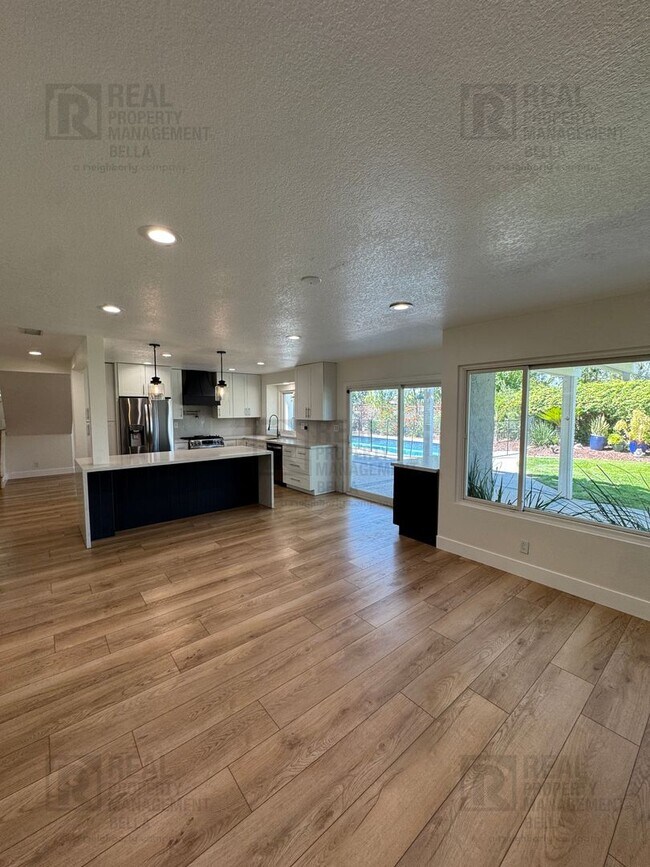 Building Photo - Resort-Style Living in Temecula – Pool Home with Designer Upgrades & 3-Car Garage
