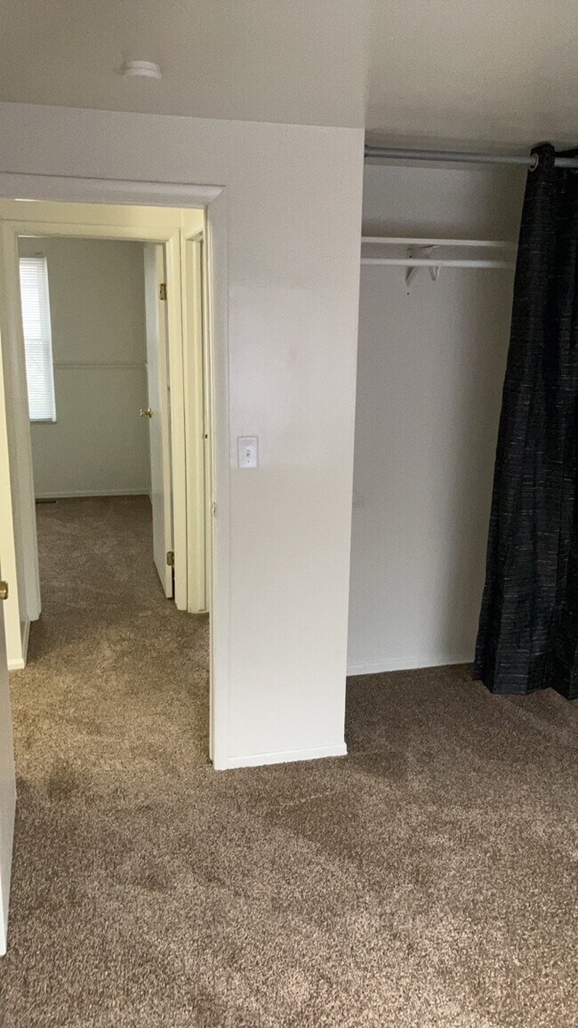 Building Photo - 105 Woodard Dr