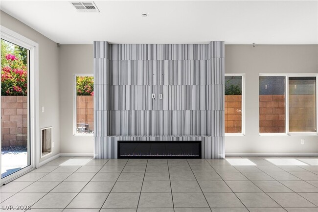 Building Photo - 10 Vicolo Sebino