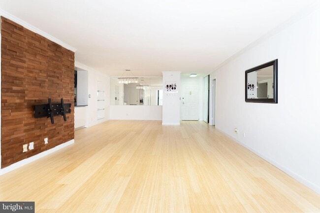 Building Photo - 5902 Mt Eagle Dr