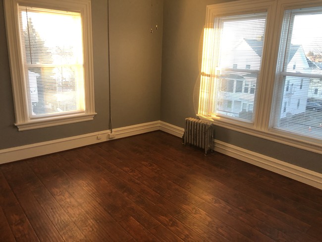 Building Photo - HUGE NEWLY RENOVATED 1BR IN HISTORIC HOME ...