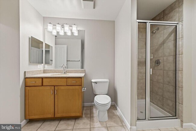 Building Photo - 2220 Fairfax Dr