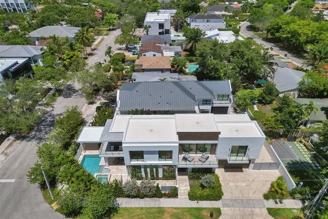 Building Photo - 1111 SE 9th Ave