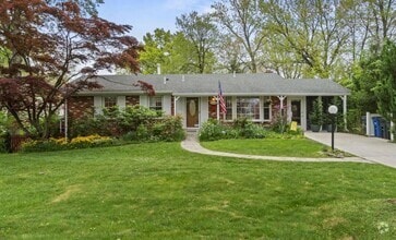 Building Photo - Fully furnished 1 + 1 basement unit / sep ...