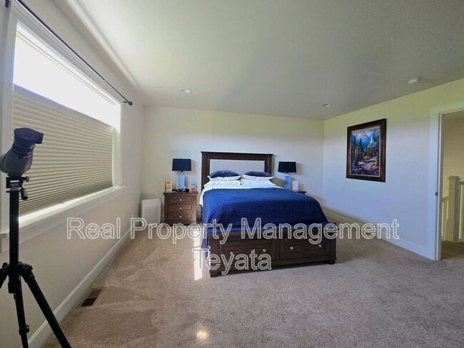 Building Photo - 810 Sisters Ct