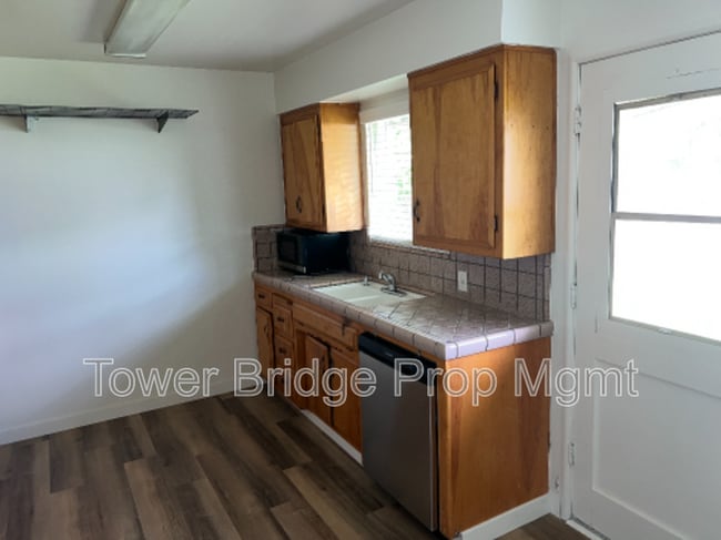 Building Photo - 8935 Leedy Ln