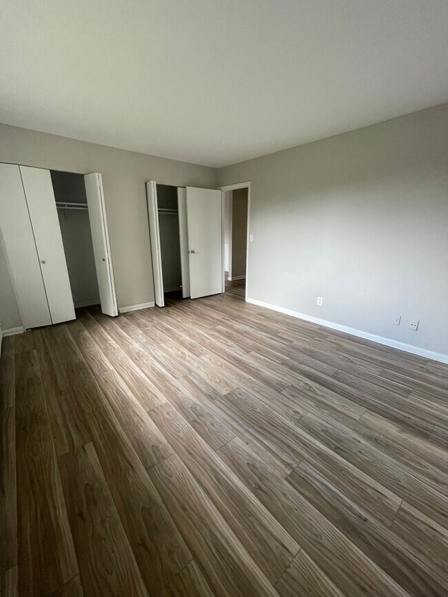 Building Photo - 3101 Bromley Pl